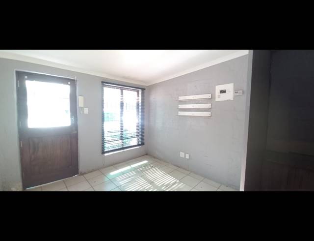 82M² OFFICE TO LET IN TOWN HILL